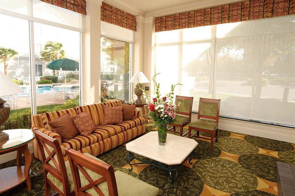 Hilton Garden Inn Sacramento/South Natomas Номер фото