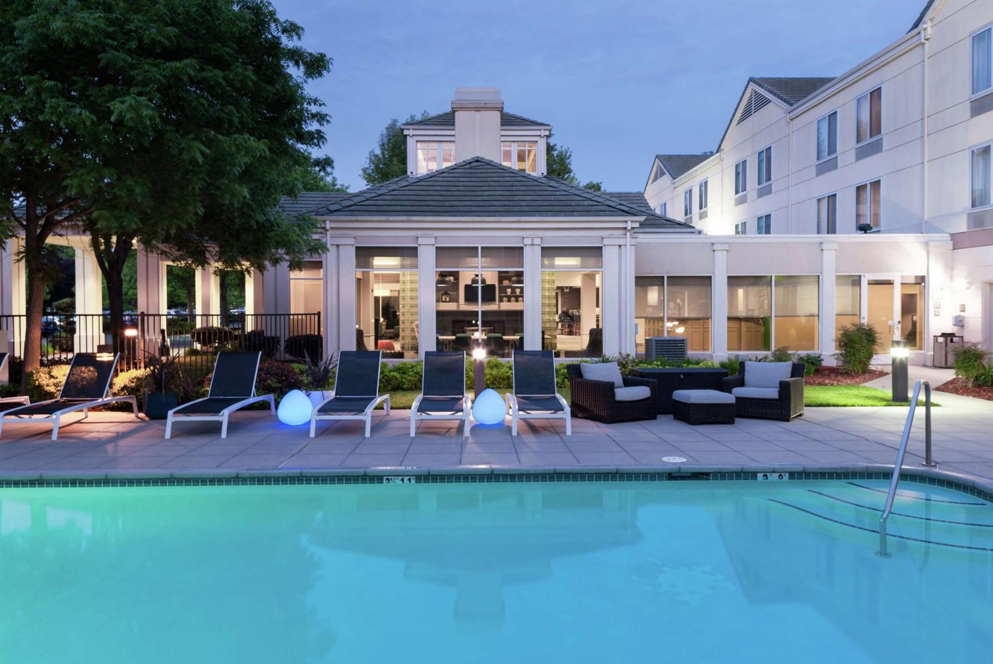 Hilton Garden Inn Sacramento/South Natomas Экстерьер фото